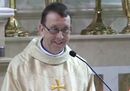 Il sacerdote irlandese canta l'Hallelujah di Cohen (e incanta la Rete)