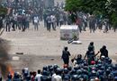 Bangladesh in fiamme, scontri violenti tra polizia e studenti nelle proteste a Dacca